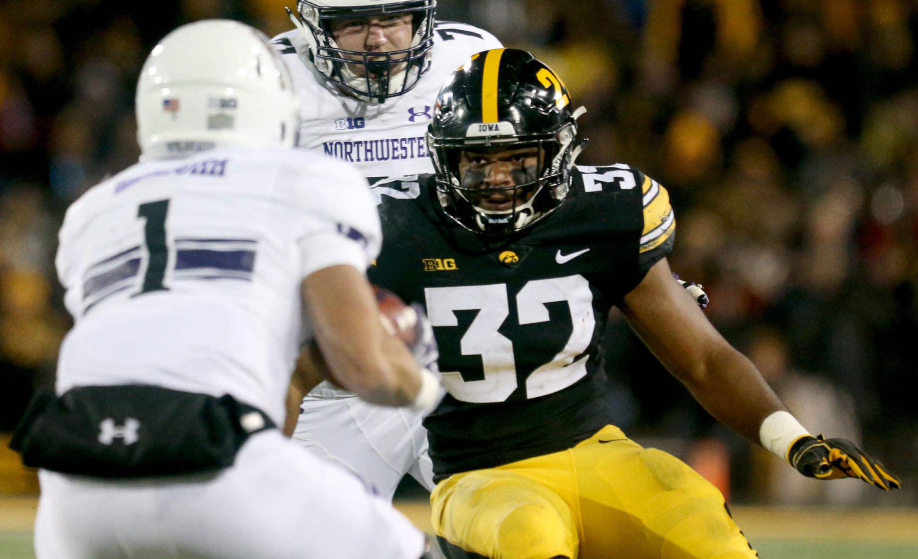 111018-Iowa-Football-023